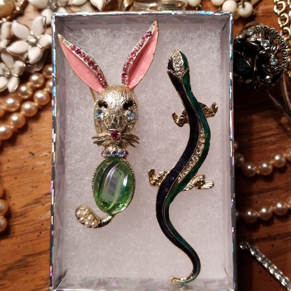 Two Vintage brooches